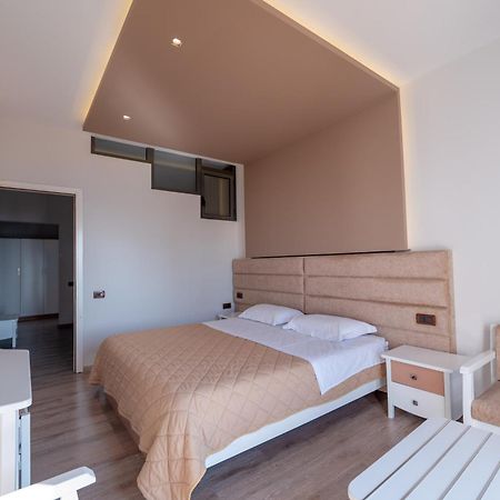 סרנדה New Heaven Hotel מראה חיצוני תמונה