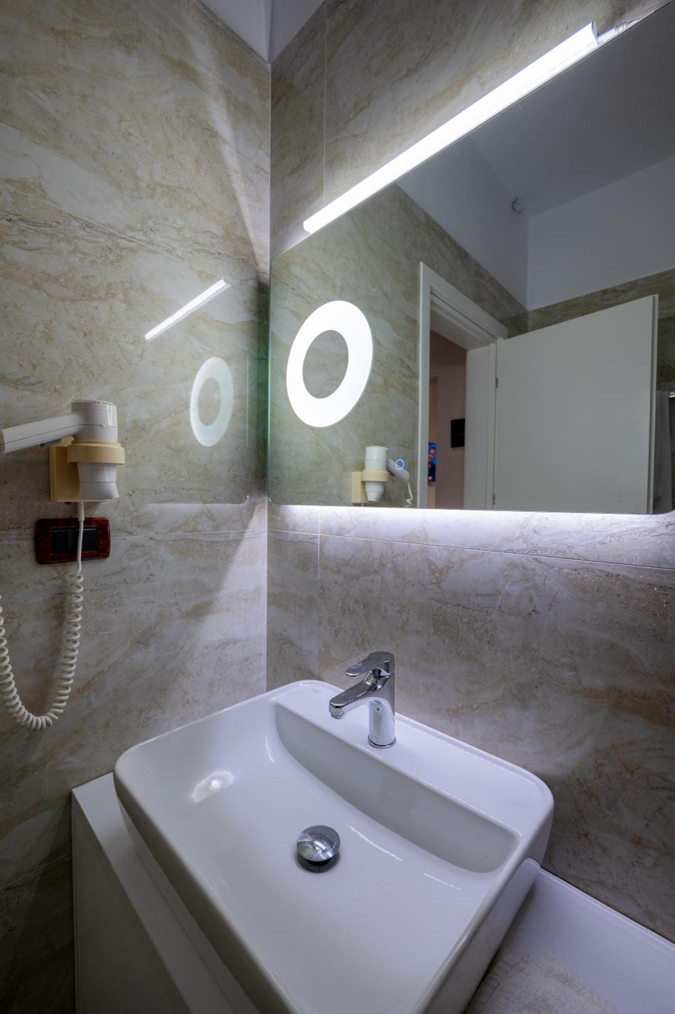 סרנדה New Heaven Hotel מראה חיצוני תמונה