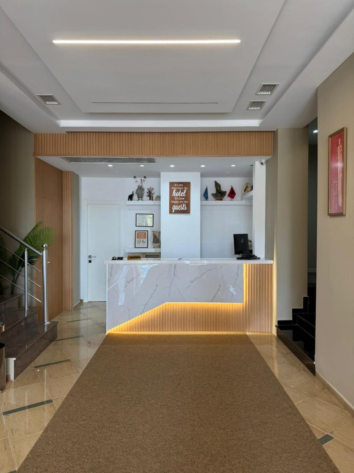 סרנדה New Heaven Hotel מראה חיצוני תמונה